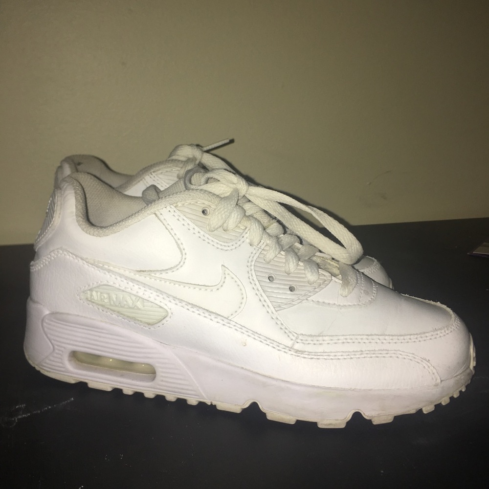 WHITE NIKE AIR MAX